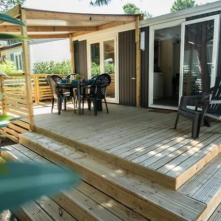 Mobilhome Dans 4 Etoiles آجد
